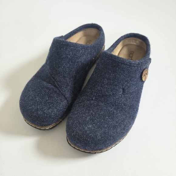 Earth Shoes - Earth Ezra Button Wrap Slip-On Clogs blue felted womens size 9.5